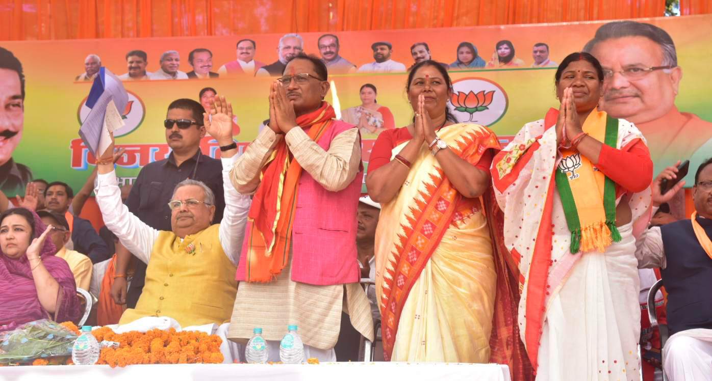 जशपुर में ऐतिहासिक रैली, भाजपा के तीनों प्रत्याशियों ने किया एक साथ नामांकन दाखिल, पूर्व मुख्यमंत्री डॉ रमन सिंह हुए शामिल..